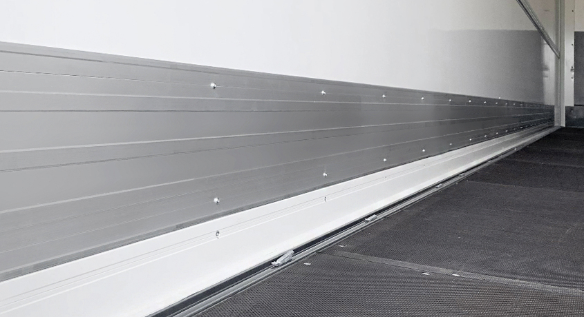Aluminiumprofile zum Schutz der Seitenwände.
